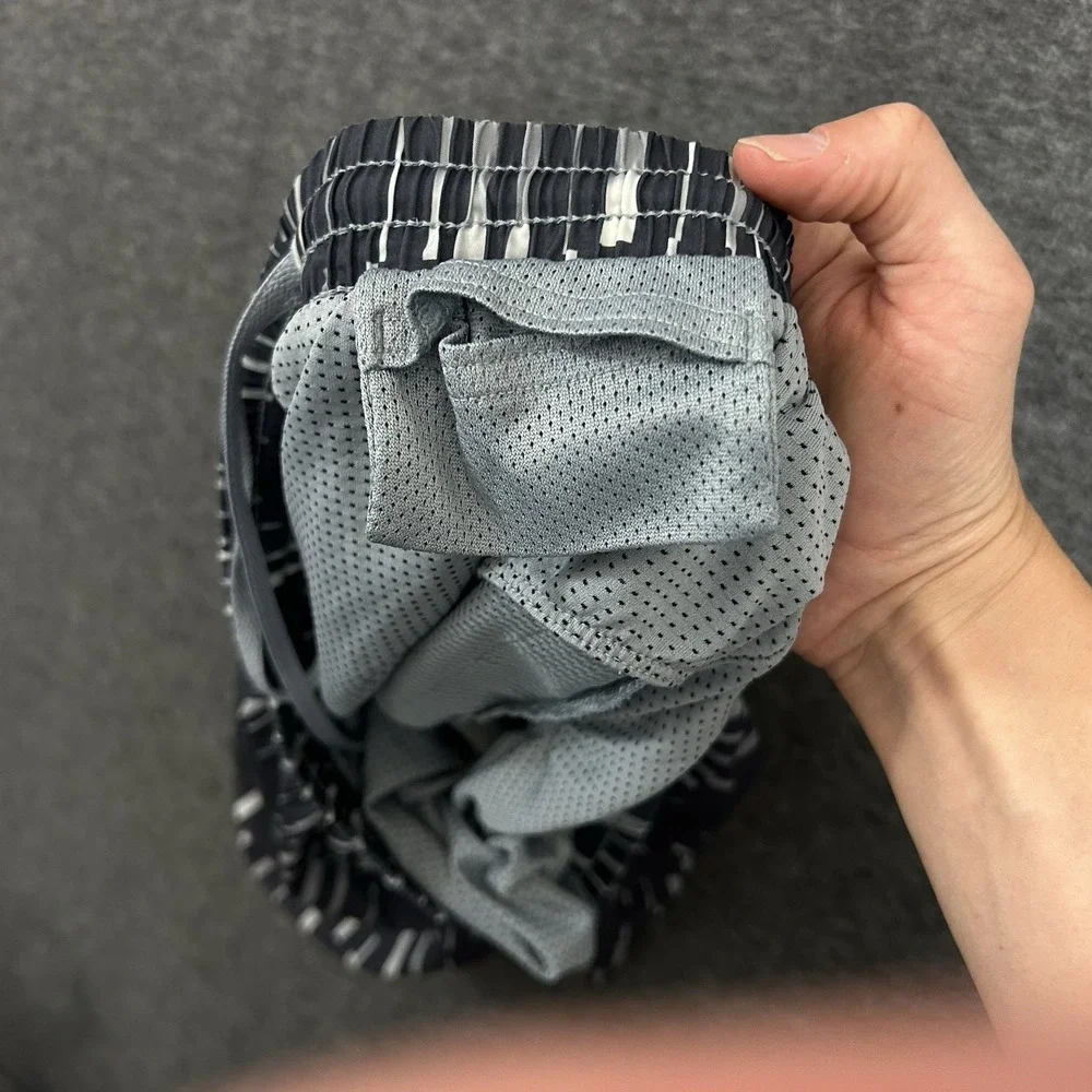 Under Armour Shorts Mens Large Geometric Gray Heatgear Gym Workout Lined 7" READ - Picture 12 of 16